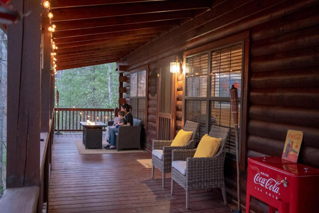 Three Dog Night - Pet-Friendly Cabin With Hot Tub