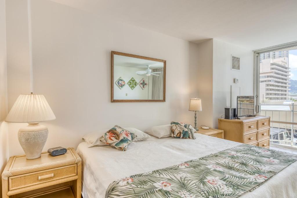 Ένα ή περισσότερα κρεβάτια σε δωμάτιο στο Ilikai 883