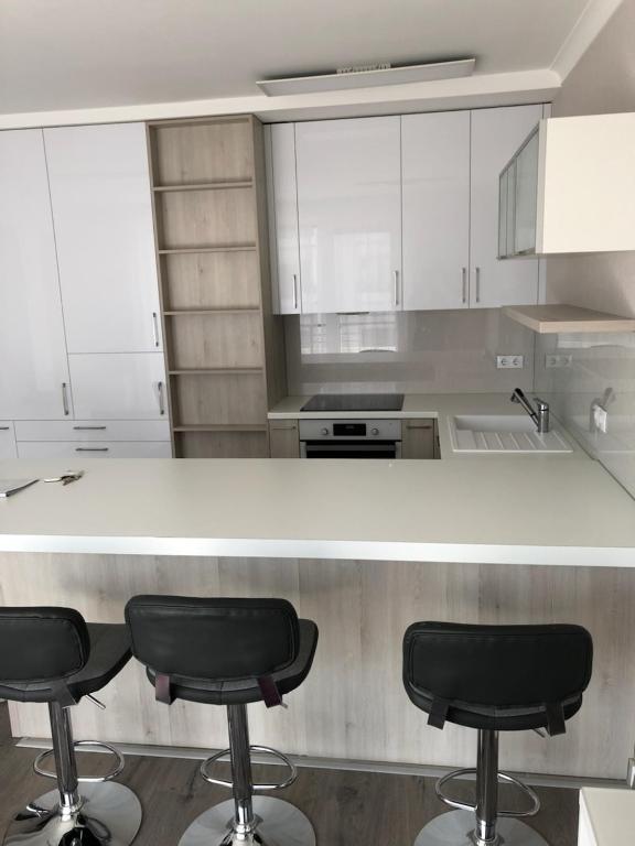 Kuchyňa alebo kuchynka v ubytovaní Ádám Guesthouse I.