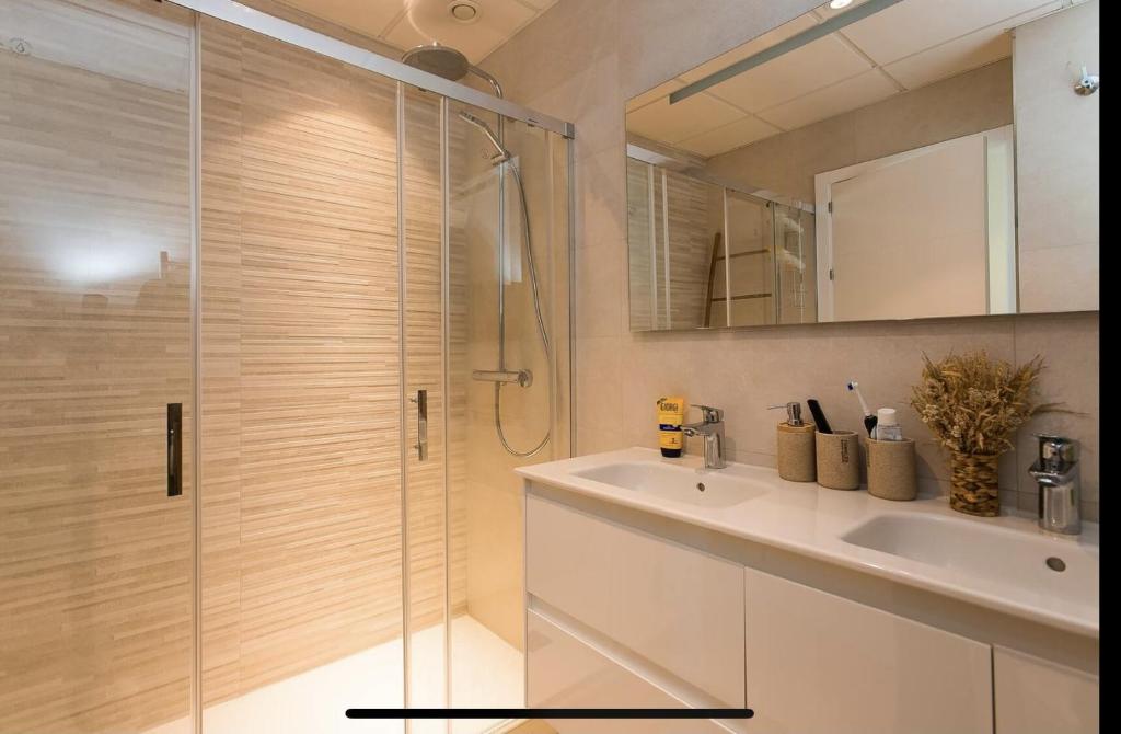 Koupelna v ubytování Sunset Ocean View Apartment mit Parking