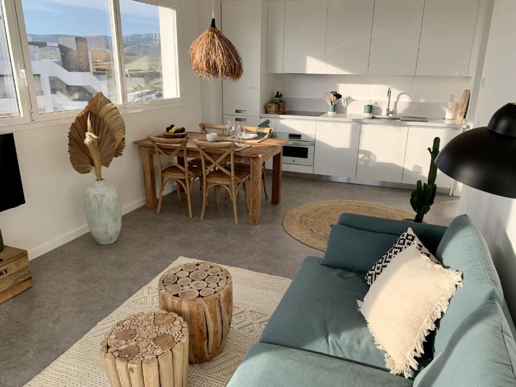 Kuchyň nebo kuchyňský kout v ubytování Sunset Ocean View Apartment mit Parking