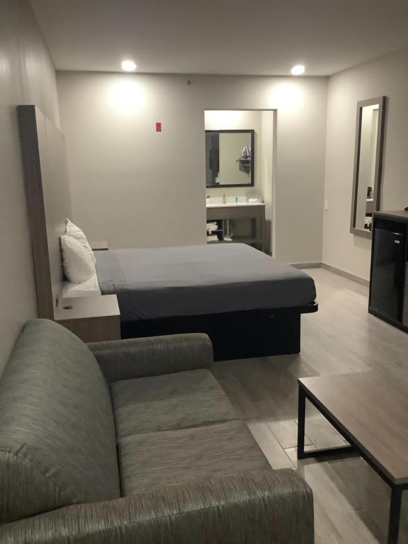 Americas Best Value Inn & Suites San Benito - King Room