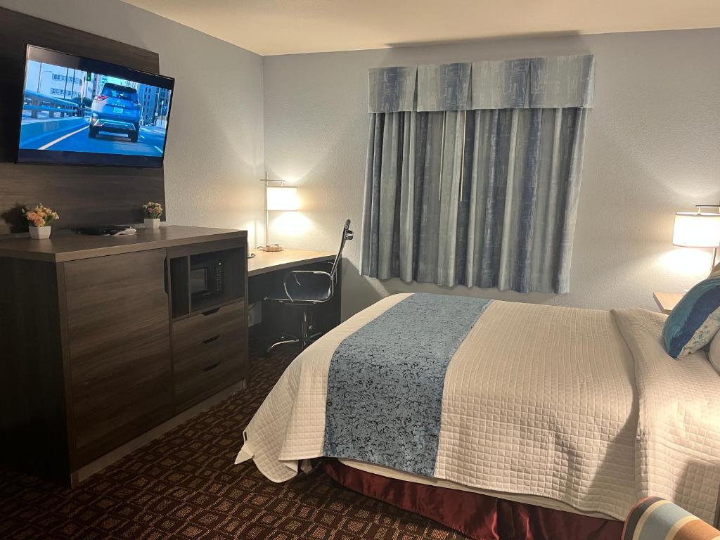 Garnett Hotel & RV Park - Queen Room