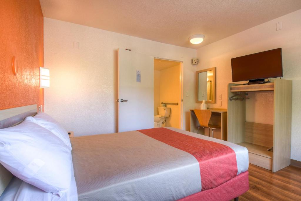 Motel 6-San Ysidro, CA - San Diego - Border - 