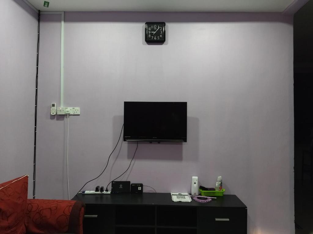 TV a/nebo společenská místnost v ubytování Yatida Homestay - Guest House Port Dickson