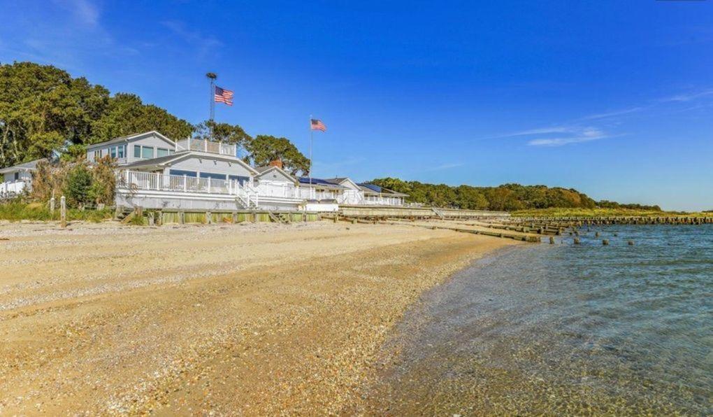 Beach house Sailors Delight Vineyards, Farm Stands, North Fork P