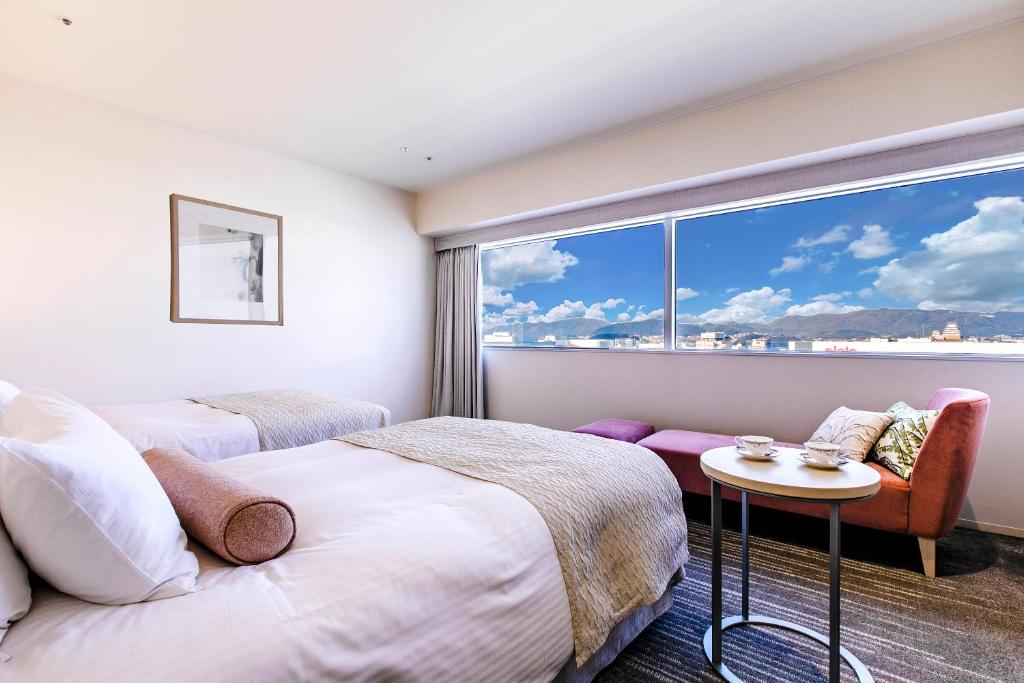 Postel nebo postele na pokoji v ubytování Hotel Nikko Himeji