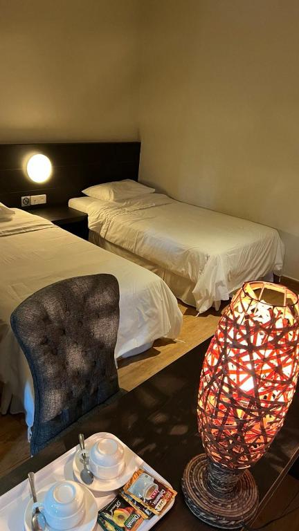 Postel nebo postele na pokoji v ubytování Tanjung Villa