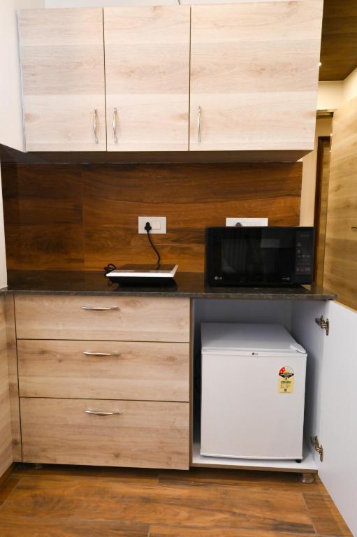 Kuchyň nebo kuchyňský kout v ubytování Stay Studio Hotel & Residences