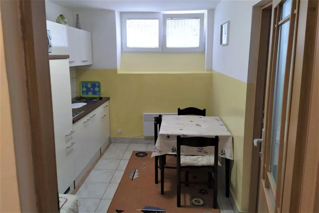 Kuchyň nebo kuchyňský kout v ubytování Studio Apartment Mara Zagreb - Happy Rentals