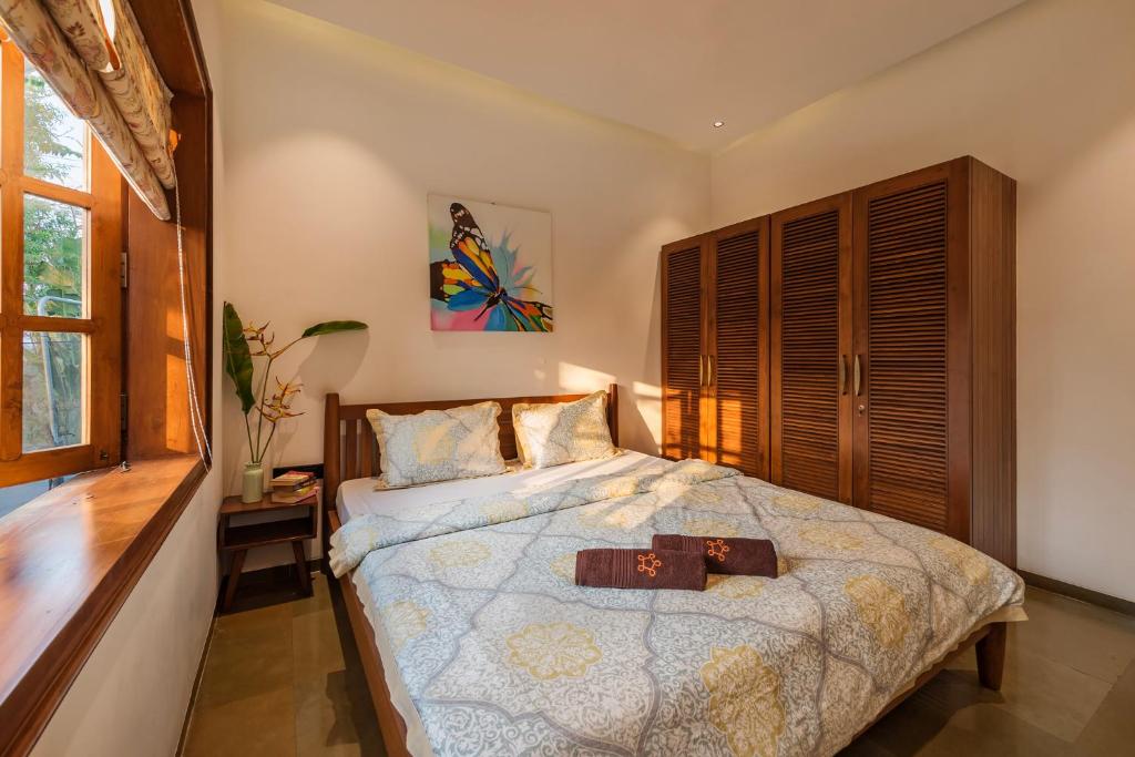 Postel nebo postele na pokoji v ubytování SaffronStays Happy Fields, Pune - luxury farmstay with farm to table food