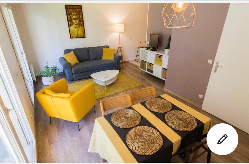Charming Studio with parking & terrace VIEUX LILLE, Lille – Tarifs 2023