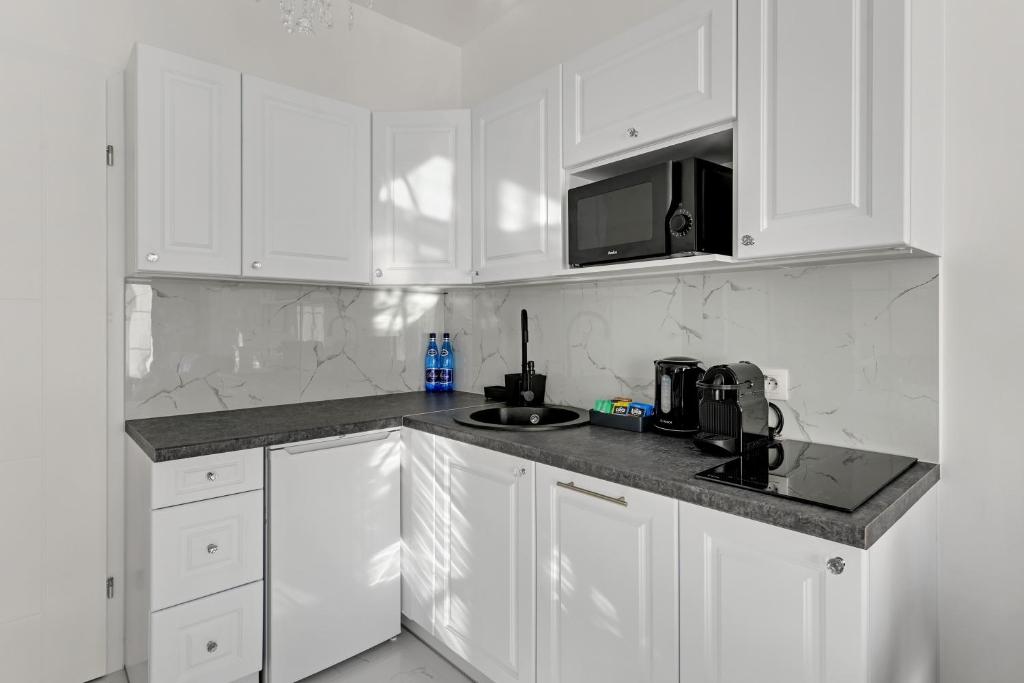 Kuchyňa alebo kuchynka v ubytovaní Długa Boutique Apartment by Downtown Apartments