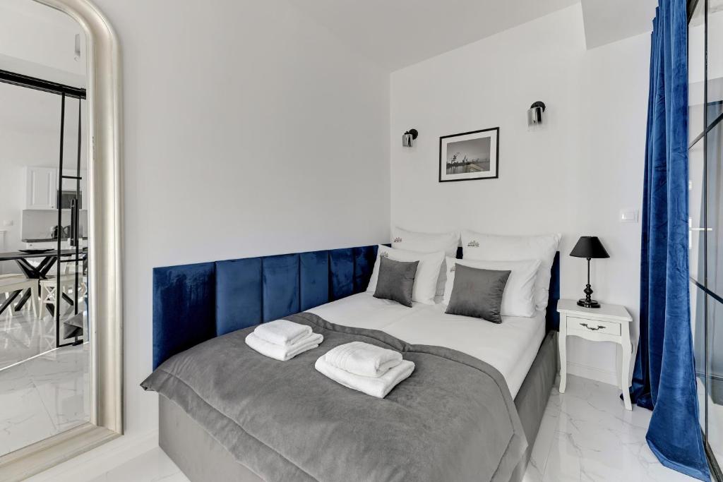 Posteľ alebo postele v izbe v ubytovaní Długa Boutique Apartment by Downtown Apartments