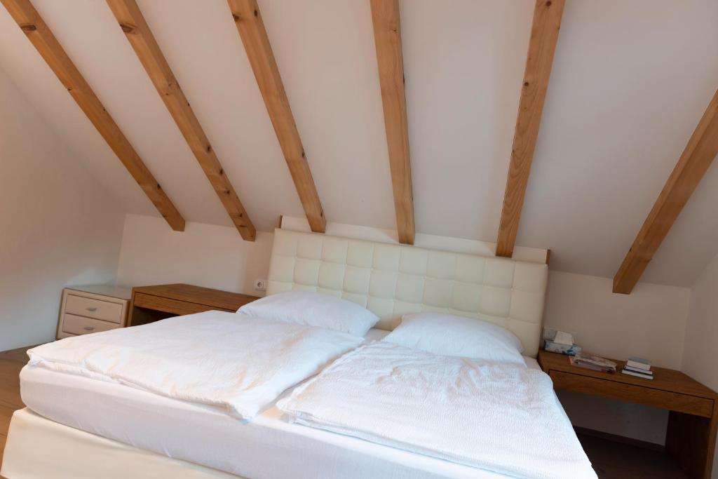 Posteľ alebo postele v izbe v ubytovaní Ferienwohnung Strubreiter