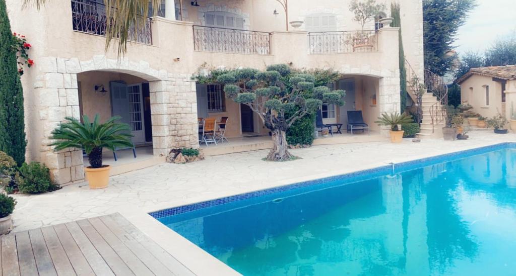 Appartement de 2 chambres avec vue sur la mer piscine privee et jardin clos a Golfe Juan a 3 km de la plage