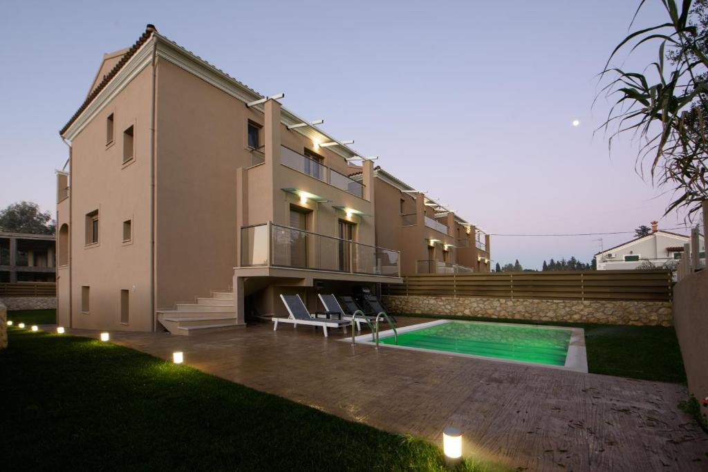 Bazén v ubytovaní Efilenia Luxury Villas alebo v jeho blízkosti