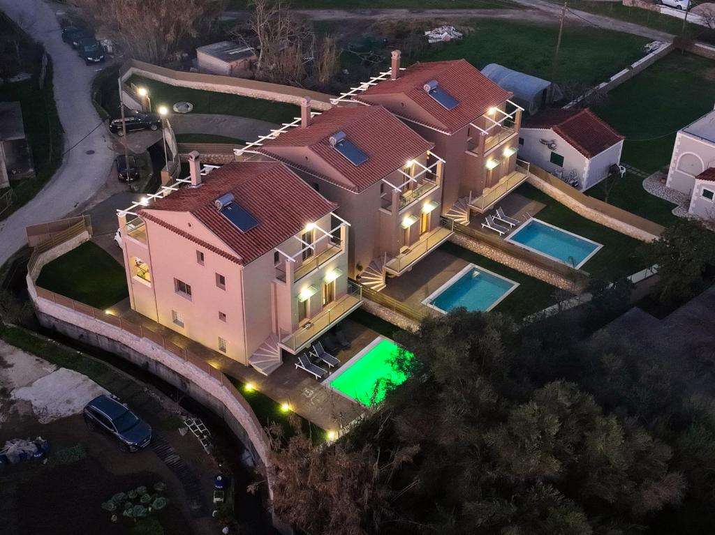 Bazén v ubytovaní Efilenia Luxury Villas alebo v jeho blízkosti
