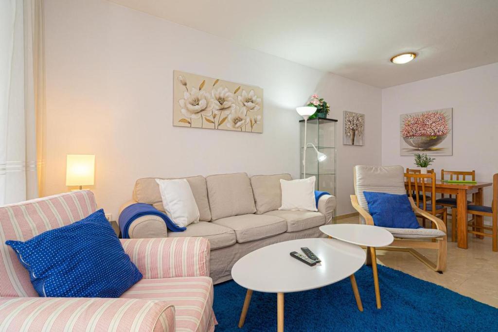 a living room with a couch and a table at Coliseo 2 in Albir