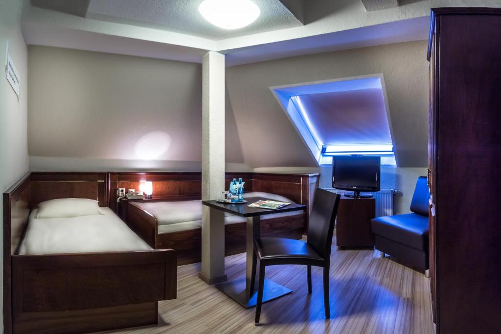 Hotel am Wilhelmsplatz - Resim 26