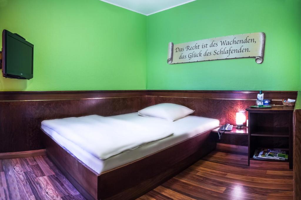Postel nebo postele na pokoji v ubytování Hotel am Wilhelmsplatz