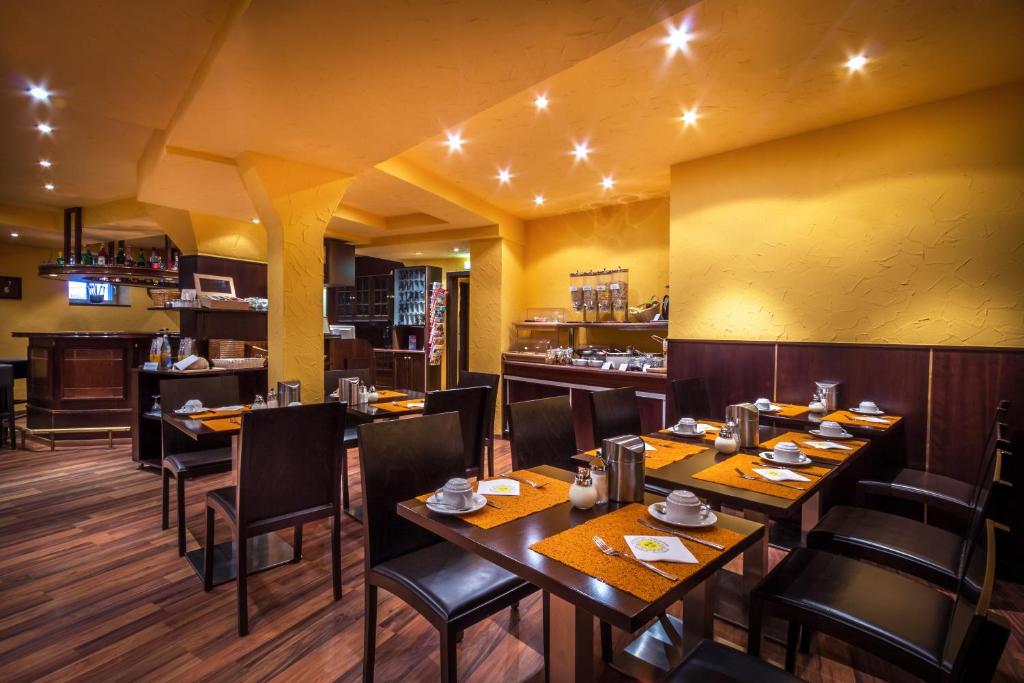 Hotel am Wilhelmsplatz - Resim 25