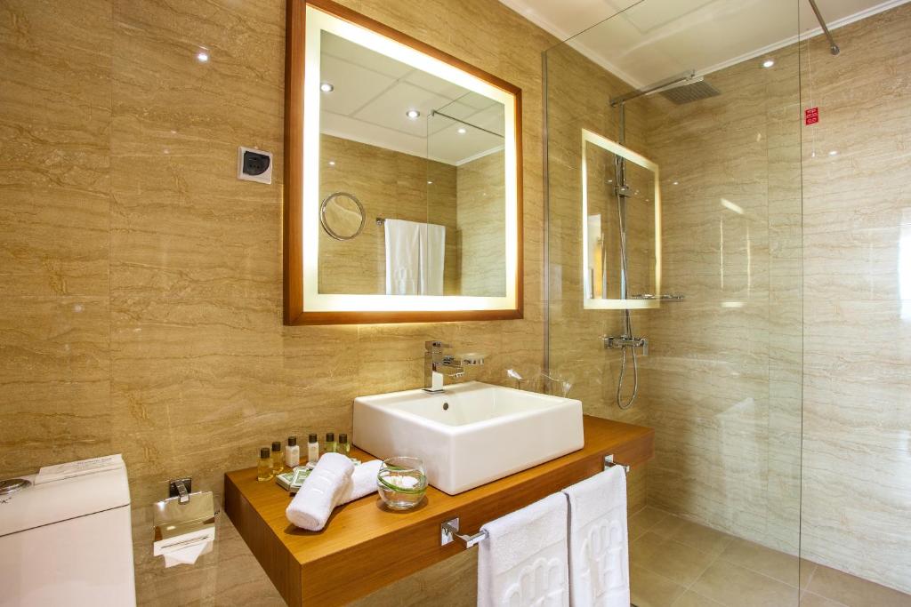 Koupelna v ubytování Landmark Creek Hotel and Wellness Plovdiv
