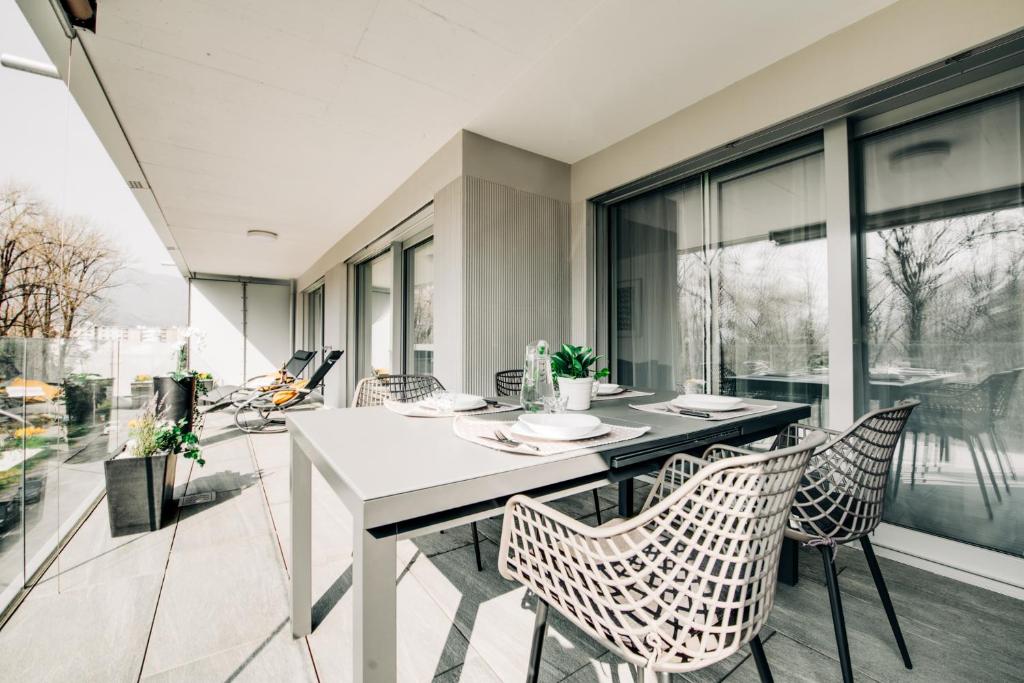 Linda Terrace by Quokka 360 - modern one-bedroom flat with sun terrace - Resim 33