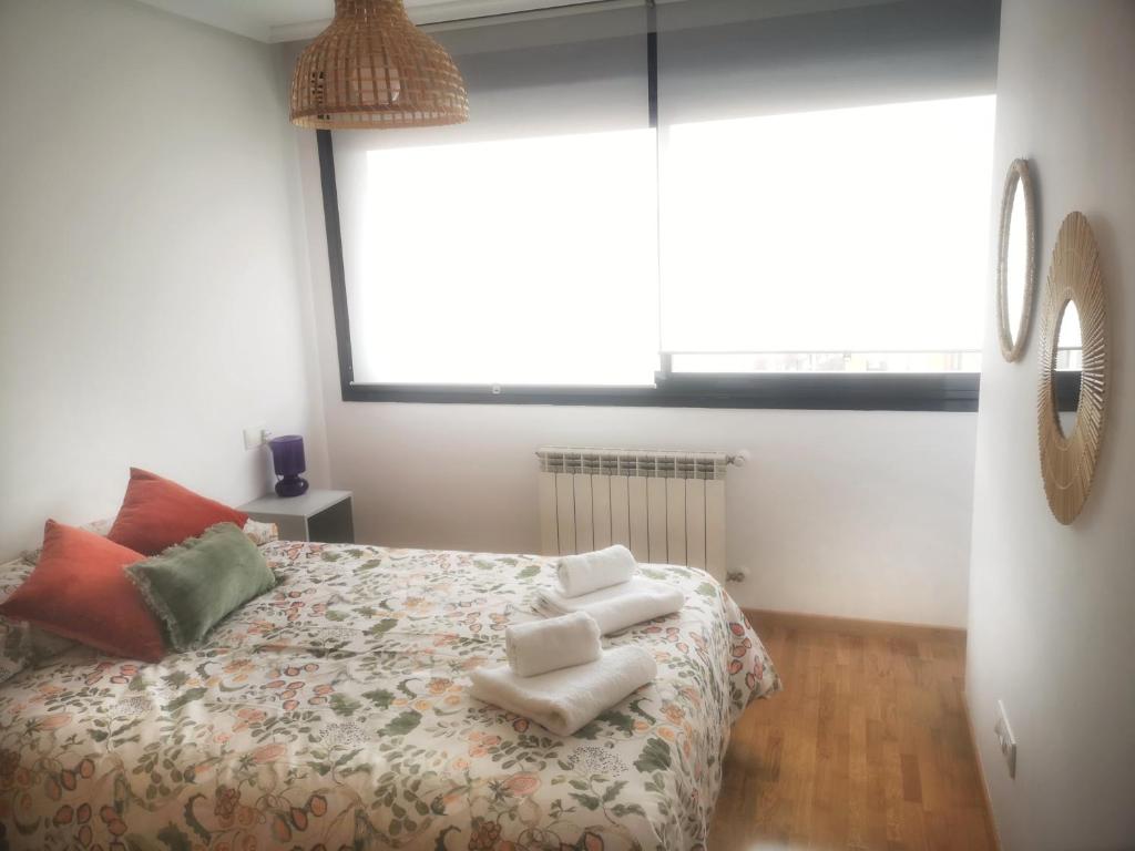 Postel nebo postele na pokoji v ubytování CLOIS, luanco centro