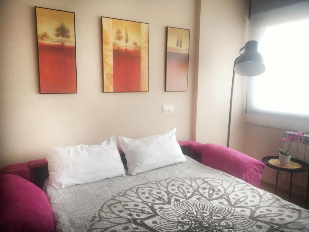Postel nebo postele na pokoji v ubytování CLOIS, luanco centro