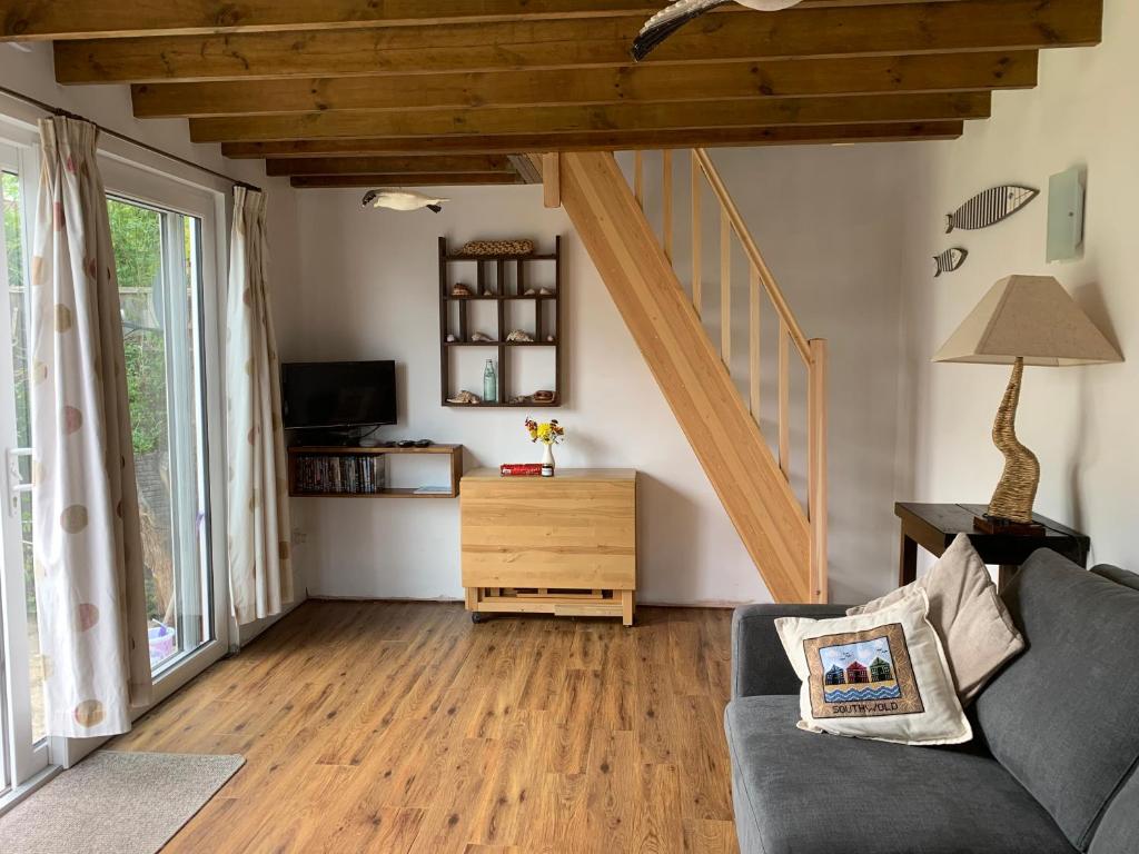 'The Wheelhouse' Nautically themed with large sleeping deck 5