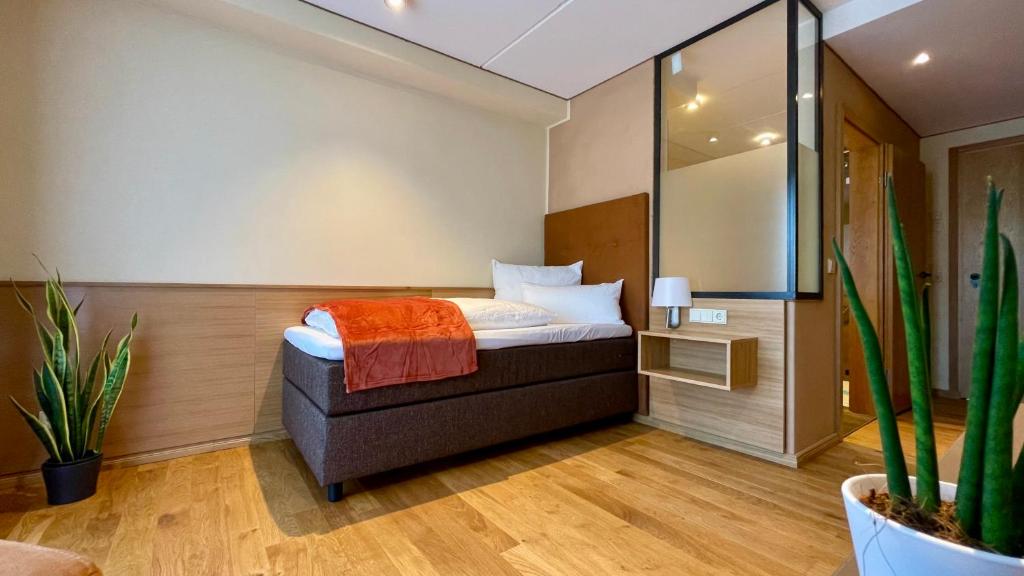 Parkhotel Jever - Single Room With Balcony