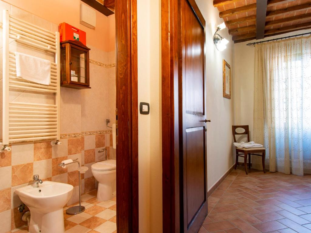 Łazienka w obiekcie Apartment Giuggiolo - CET124 by Interhome