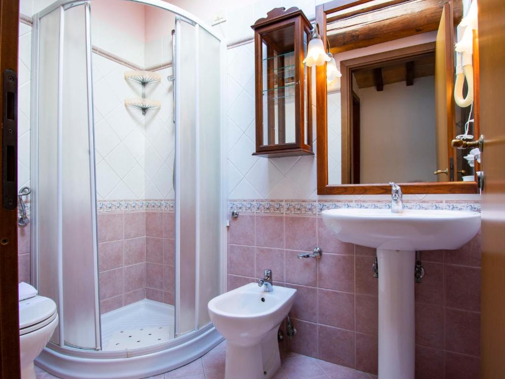 Kúpeľňa v ubytovaní Apartment Belvedere - CET122 by Interhome