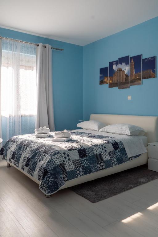 Łóżko lub łóżka w pokoju w obiekcie Apartments & Rooms Andrea