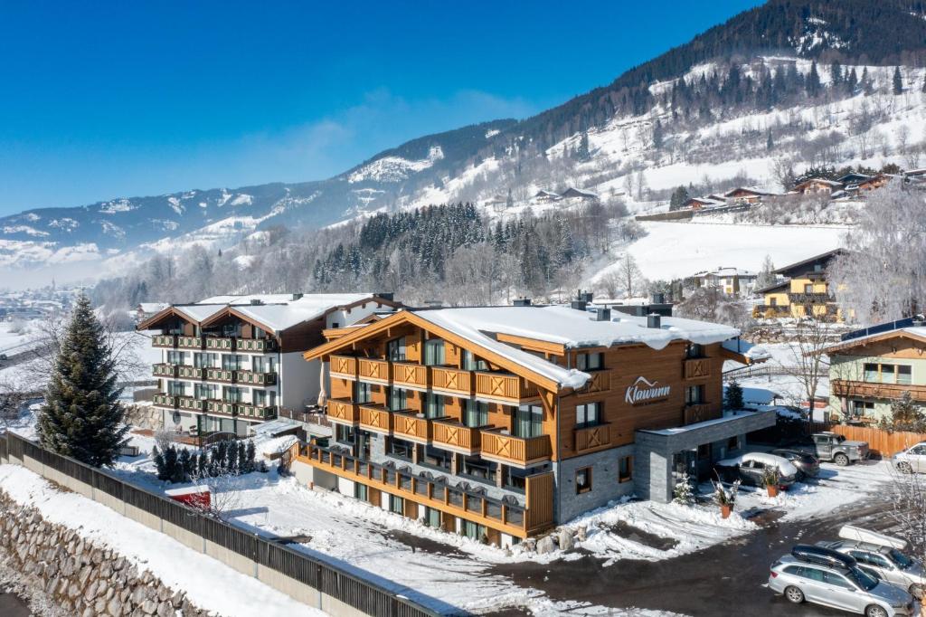Nespecifikovaný výhled na hory nebo výhled na hory při pohledu z hotelu