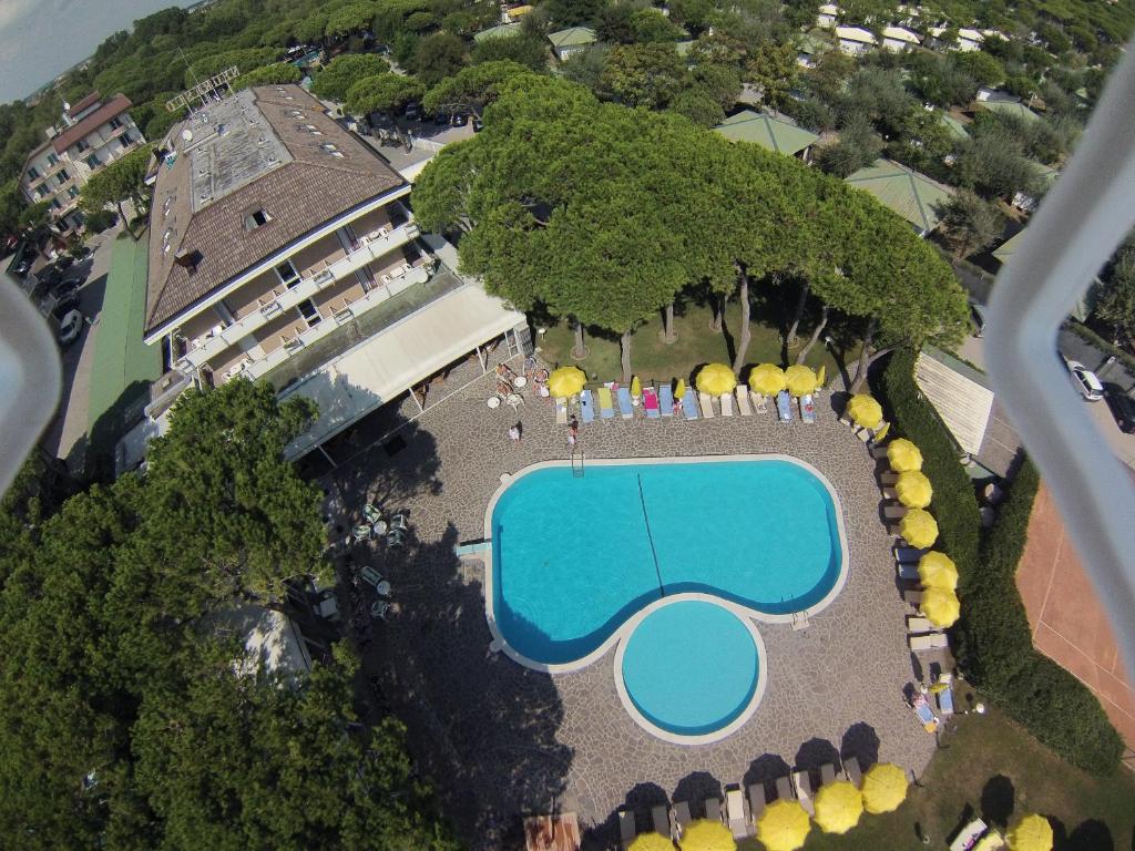 Bazén v ubytování Hotel Negresco nebo v jeho okolí