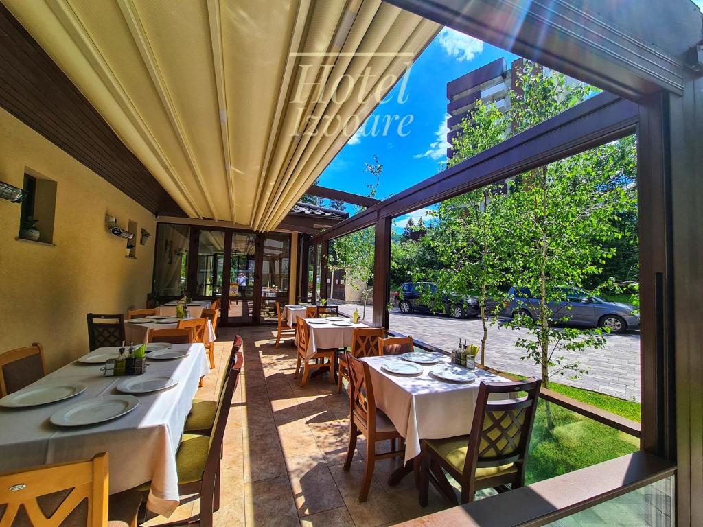 Restaurace v ubytování Hotel IZVOARE Caciulata