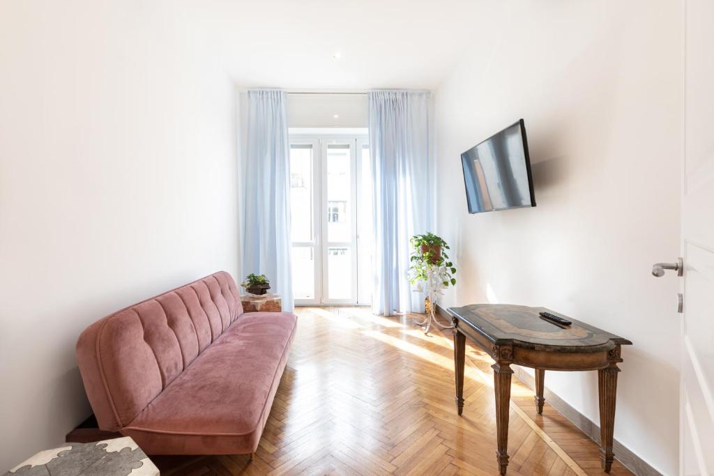 A television and/or entertainment centre at Gaffurio Apartments