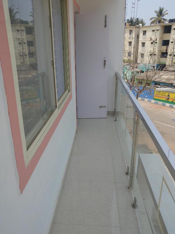 Balkón nebo terasa v ubytování Sai Inn Mysore