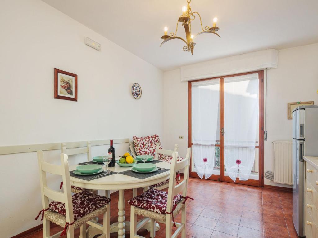 Kuchyňa alebo kuchynka v ubytovaní Apartment La Rocchetta by Interhome