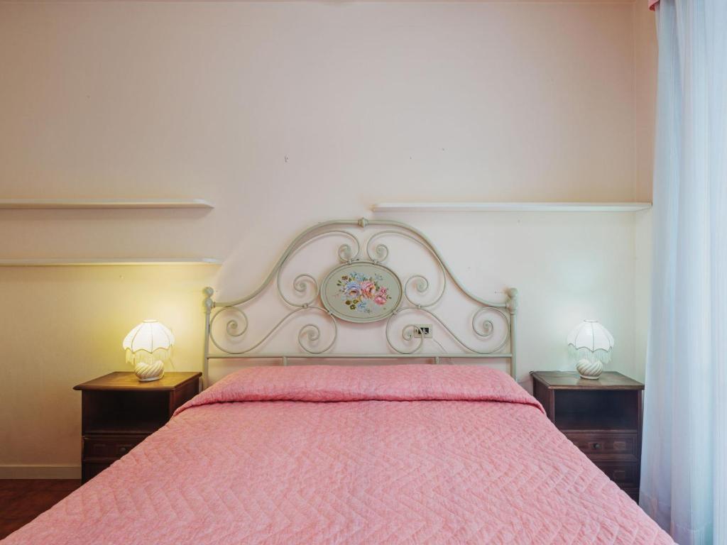 Posteľ alebo postele v izbe v ubytovaní Apartment La Rocchetta by Interhome