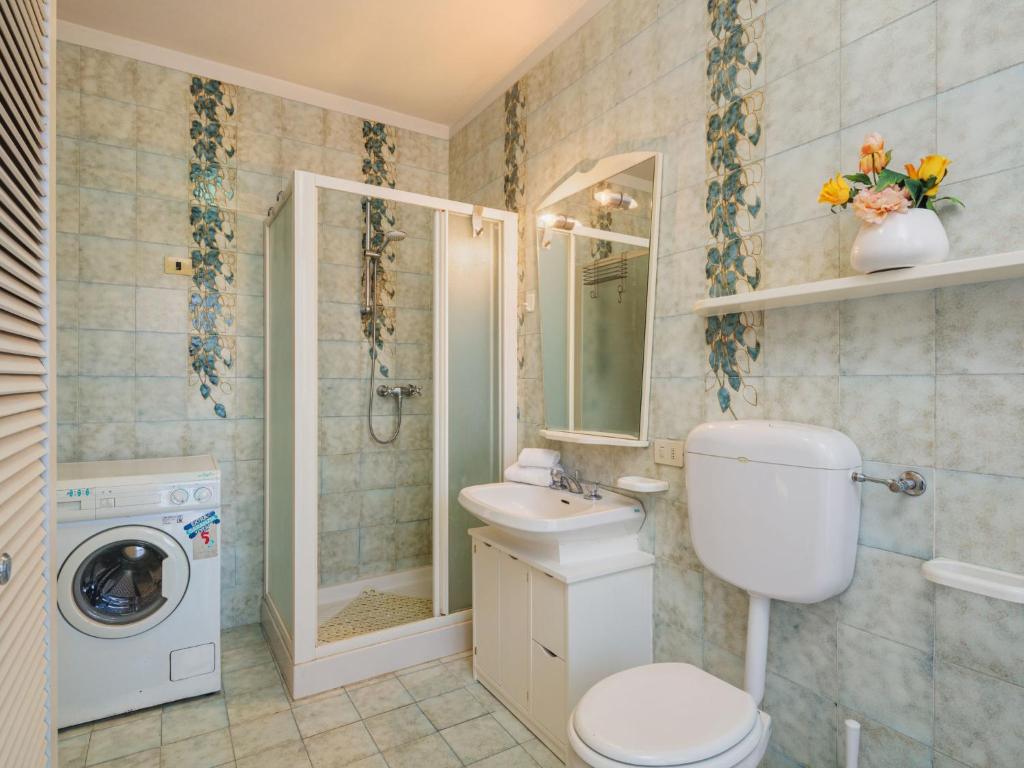 Kúpeľňa v ubytovaní Apartment La Rocchetta by Interhome