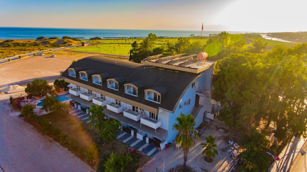 Et luftfoto af Prenses Sealine Beach Hotel
