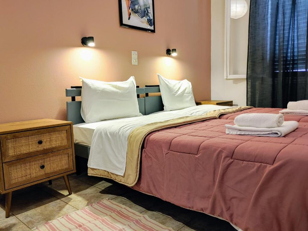 Postel nebo postele na pokoji v ubytování Hotel Aegina