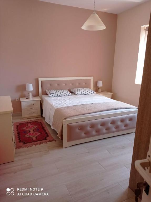 Port Side - 2BR Apartment - Center Location - Imazhi 2