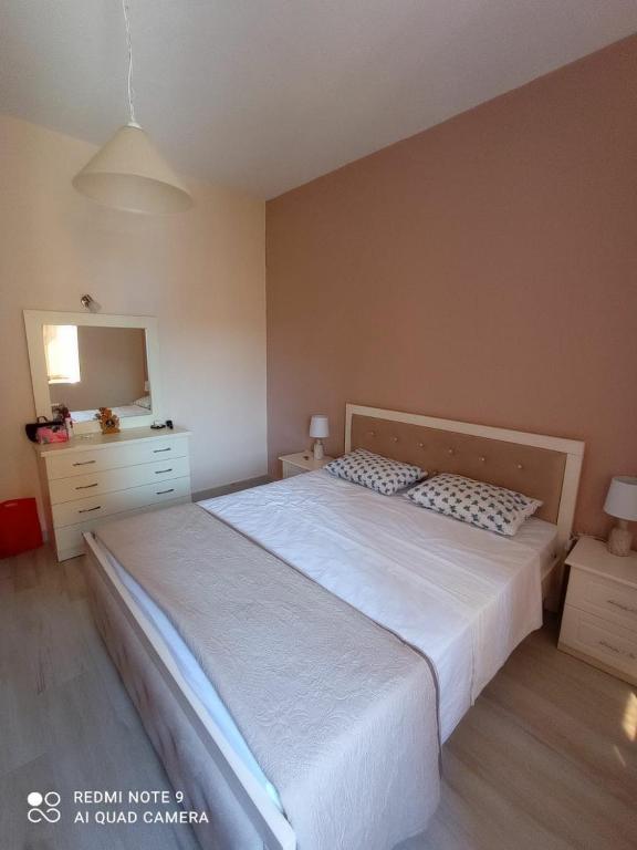 Port Side - 2BR Apartment - Center Location - Imazhi 7