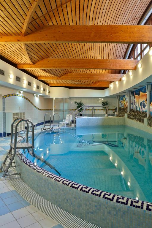 Bazén v ubytování Hotel Kolonada nebo v jeho okolí