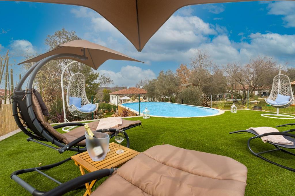 Bazén v ubytování Villas Parenzana Spirit nebo v jeho okolí