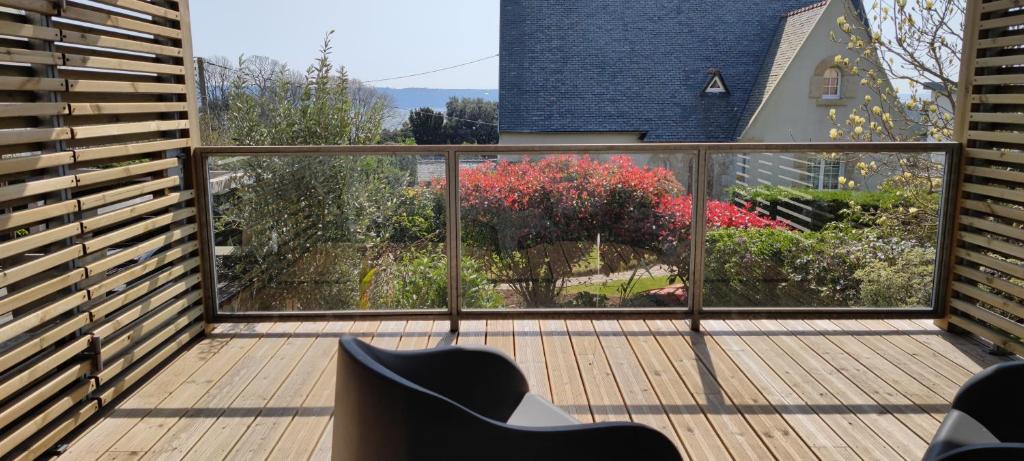 Zahrada ubytování Les terrasse du rody, vue mer .